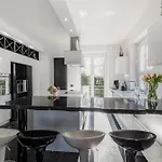 K10 Luxury Villa, Pool, Private Spa & Garden, Como Villa