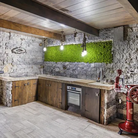 K10 Luxury House, Pool, Jacuzzi, Gym, Sauna, Private Garden וילה *