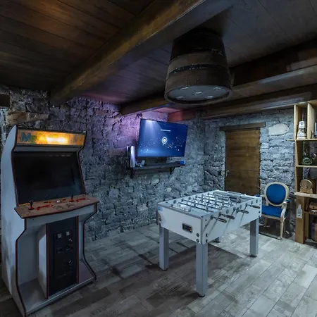 Villa K10 Luxury House, Pool, Jacuzzi, Gym, Sauna, Private Garden *