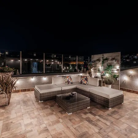 Villa K10 Luxury House, Pool, Jacuzzi, Gym, Private Garden Lipomo