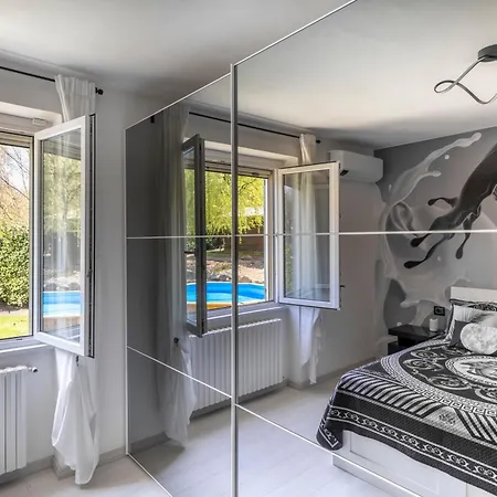 K10 Luxury House, Pool, Jacuzzi, Gym, Private Garden *