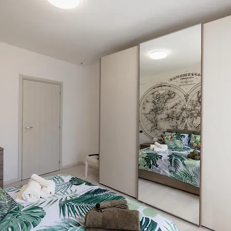 K10 Luxury House, Pool, Jacuzzi, Gym, Private Garden Villa Lipomo