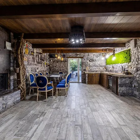 K10 Luxury House, Pool, Jacuzzi, Gym, Private Garden