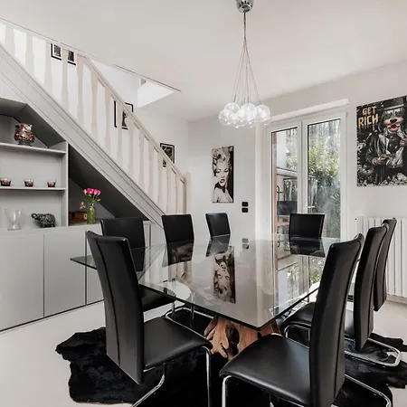 Villa K10 Luxury House, Pool, Jacuzzi, Gym, Sauna, Private Garden *