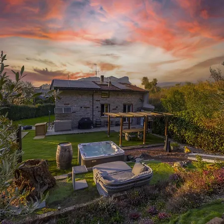 K10 Luxury House, Pool, Jacuzzi, Gym, Private Garden * Lipomo