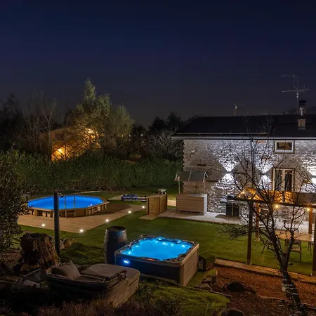 K10 Luxury House, Pool, Jacuzzi, Gym, Private Garden Villa