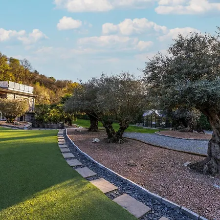 K10 Luxury House, Pool, Jacuzzi, Gym, Sauna, Private Garden Villa *