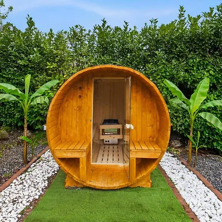 K10 Luxury House, Pool, Jacuzzi, Gym, Sauna, Private Garden Villa Lipomo