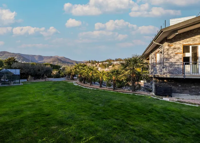 K10 Luxury House, Pool, Jacuzzi, Gym, Sauna, Private Garden