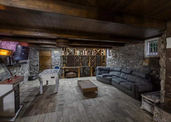 K10 Luxury House, Pool, Jacuzzi, Gym, Sauna, Private Garden *