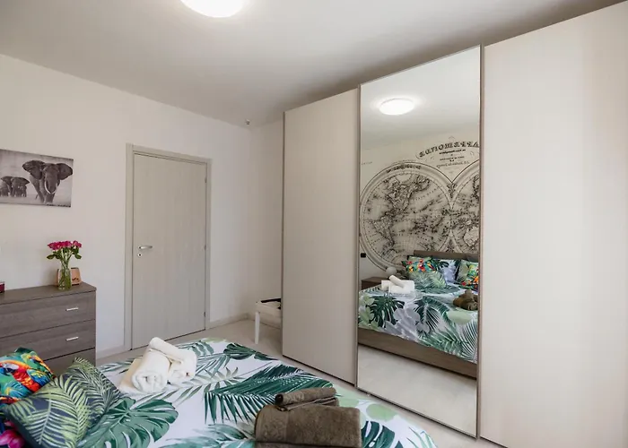 K10 Luxury House, Pool, Jacuzzi, Gym, Sauna, Private Garden Villa Lipomo