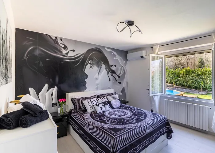 K10 Luxury House, Pool, Jacuzzi, Gym, Sauna, Private Garden Lipomo