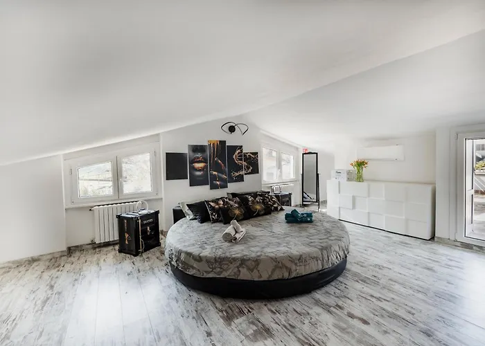 K10 Luxury House, Pool, Jacuzzi, Gym, Sauna, Private Garden * Lipomo