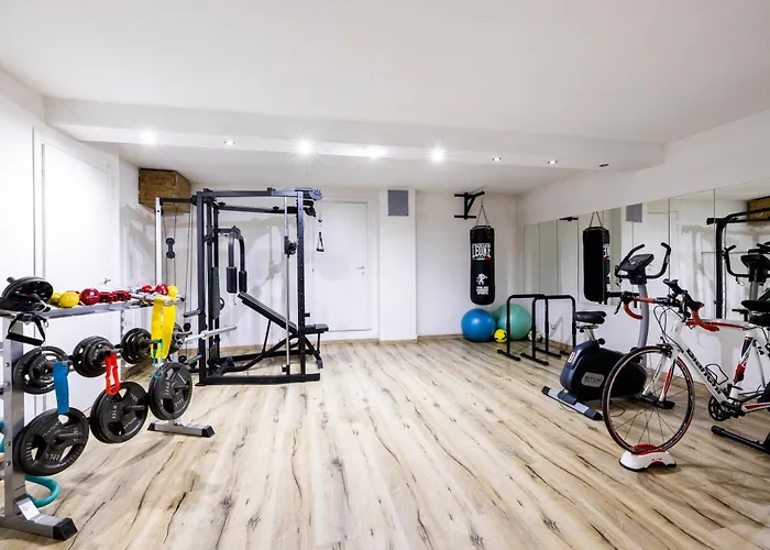 K10 Luxury House, Pool, Jacuzzi, Gym, Sauna, Private Garden Villa Lipomo