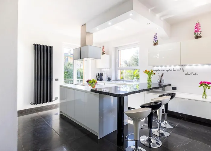 Villa K10 Luxury House, Pool, Jacuzzi, Gym, Sauna, Private Garden