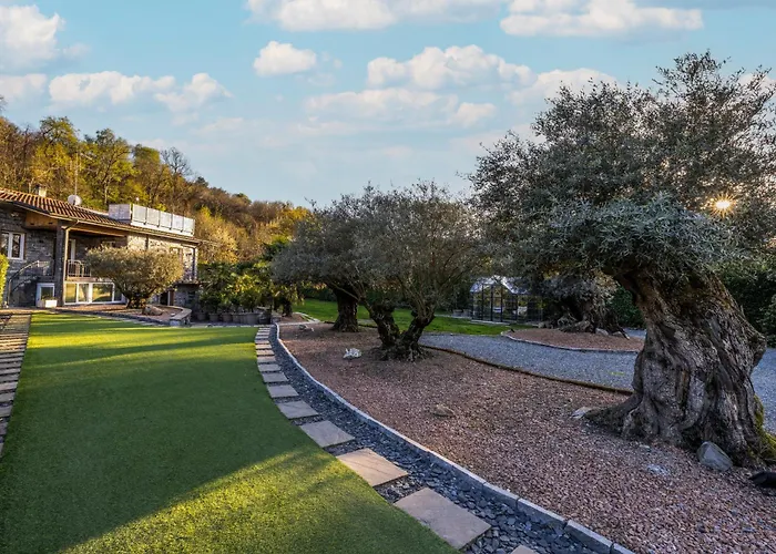 K10 Luxury House, Pool, Jacuzzi, Gym, Sauna, Private Garden Villa *