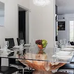 K10 Luxury House, Pool, Jacuzzi, Gym, Sauna, Private Garden * Lipomo