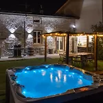 Villa K10 Luxury House, Pool, Jacuzzi, Gym, Sauna, Private Garden Lipomo