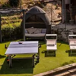 K10 Luxury House, Pool, Jacuzzi, Gym, Sauna, Private Garden * Lipomo