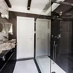 K10 Luxury House, Pool, Jacuzzi, Gym, Sauna, Private Garden Villa Lipomo