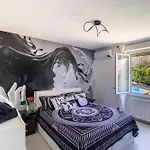 K10 Luxury House, Pool, Jacuzzi, Gym, Sauna, Private Garden Lipomo