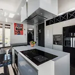 Villa K10 Luxury House, Pool, Jacuzzi, Gym, Sauna, Private Garden Lipomo