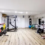 K10 Luxury House, Pool, Jacuzzi, Gym, Sauna, Private Garden Villa Lipomo