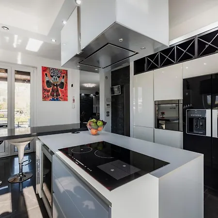 וילה K10 Luxury Villa, Pool, Private Spa, Gym & Garden, Lipomo